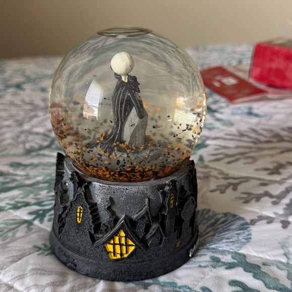 Disney’s Tim Burton’s the nightmare before Christmas music snow globe - Picture 6 of 8